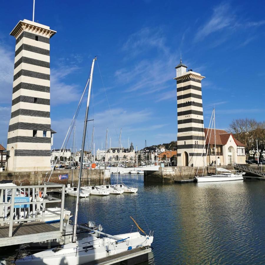 La Glycine Hypercentre Et Tout Confort Deauville Bagian luar foto